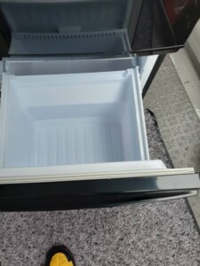 シャープ(SHARP)137L 2ドア冷凍冷蔵庫 SJ-D14B-B 2016