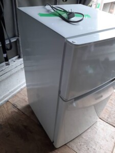 アマダナ 冷凍冷蔵庫 AT-RF85B