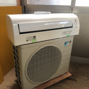 ルームエアコン DAIKIN AN22WES-W 6畳～8畳