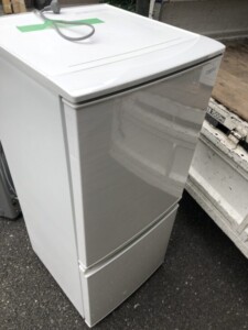 シャープ 137L 2ドア冷凍冷蔵庫 SJ-D14E-W 2019