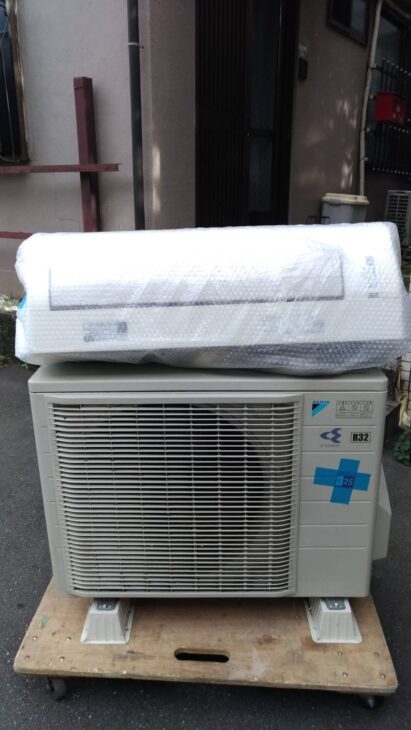 DAIKIN（ダイキン）5.6KW ルームエアコン F56TTCXP-W 2017年製