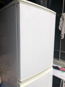 SHARP(シャープ)137L 2ドア冷蔵庫 SJ-D14A-W 2015年製