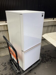 SHARP(シャープ)137L 2ドア冷蔵庫 SJ-GD14E-W 2019年製
