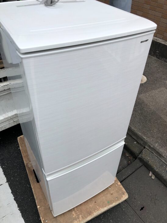 SHARP（シャープ）137L 2ドア冷凍冷蔵庫 SJ-D14D-W 2018年製