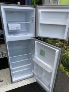 Hisense(ハイセンス)227L 2ドア冷蔵庫 HR-B2302 2020年製