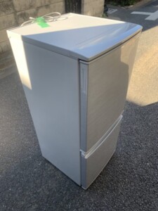 SHARP(シャープ)137L 2ドア冷蔵庫 SJ-D14F-S 2020年製