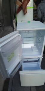 SHARP(シャープ)137L 2ドア冷蔵庫 SJ-D14C-W 2017年製