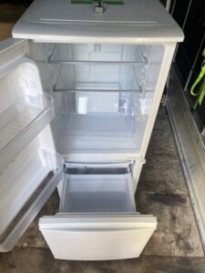 SHARP(シャープ)137L 2ドア冷蔵庫 SJ-D14D-W 2018年製