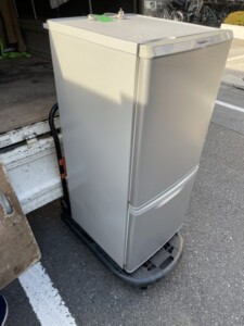 Panasonic(パナソニック)138L 2ドア冷蔵庫 NR-B149W-S 2017年製