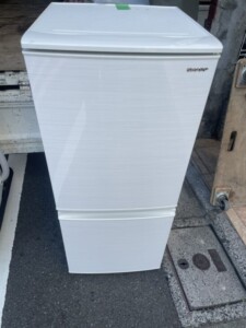 SHARP(シャープ)137L 2ドア冷蔵庫 SJ-D14F-W 2020年製
