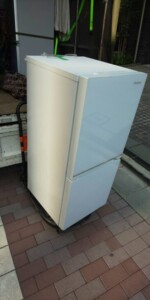 Hisense(ハイセンス)134L 2ドア冷蔵庫 HR-G13B-W 2019年製