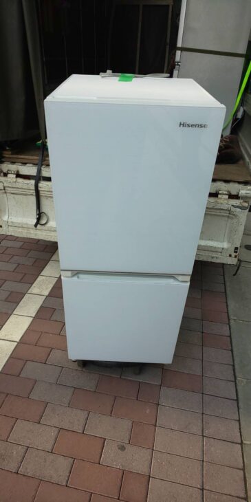 ハイセンス2ドア冷蔵庫HR-G13B-Wを葛飾区にて無料引取しました。