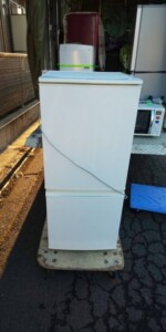 SHARP(シャープ)137L 2ドア冷蔵庫 SJ-D14A-W 2015年製