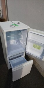 SHARP(シャープ)137L 2ドア冷蔵庫 SJ-D14F-W 2020年製