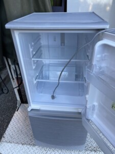 SHARP(シャープ) 137L 2ドア冷蔵庫 SJ-D14F-S 2019年製