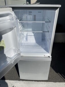 SHARP(シャープ)137L 2ドア冷蔵庫 SJ-D14E-S 2018年製