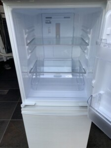 SHARP(シャープ)137L 2ドア冷蔵庫 SJ-D14E-W 2018年製