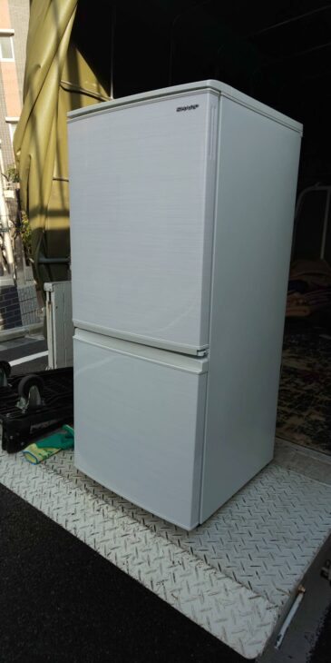 SHARP製2ドア冷蔵庫SJ-D14F-W 2020年製を豊島区にて出張査定しました。