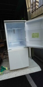 SHARP(シャープ)137L 2ドア冷蔵庫 SJ-D14F-W 2020年製