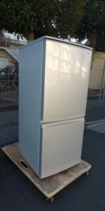 SHARP(シャープ)137L 2ドア冷蔵庫 SJ-D14F-S 2020年製