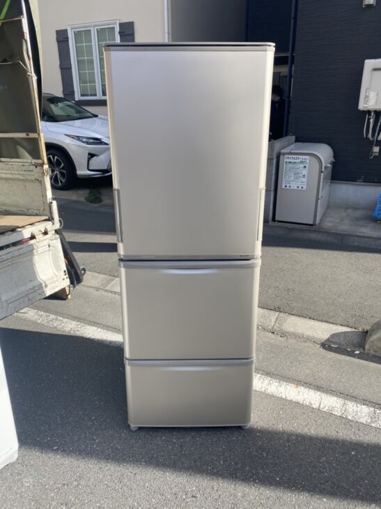 埼玉県蕨市にてSHARP3ドア冷蔵庫SJ-W353G-N 2021年製をお売り頂きました。
