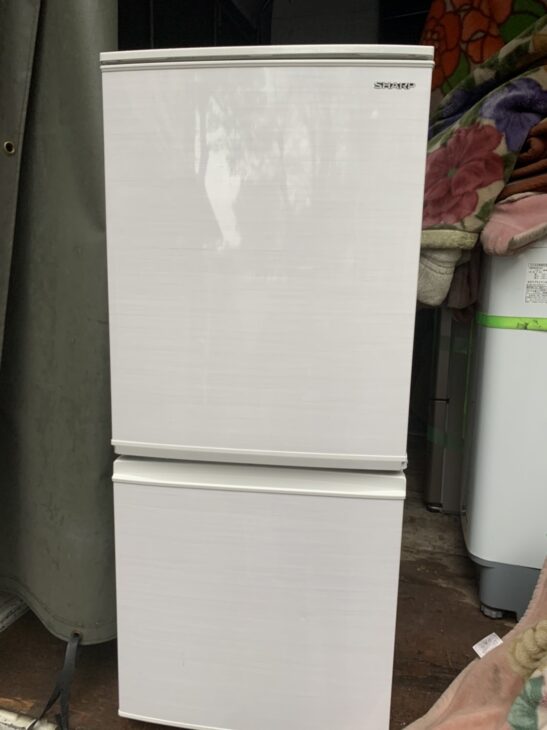【東京都港区港南】シャープ2ドア冷蔵庫 SJ-D14F-W 2020年製を無料引取しました。