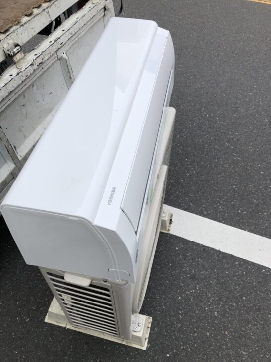 東芝製の2020年製ルームエアコン RAS-G221PBKを江東区にて 無料引取