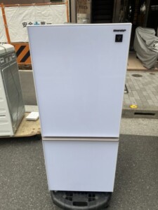SHARP(シャープ)137L 2ドア冷蔵庫 SJ-GD14E-W 2019年製