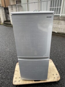 SHARP(シャープ) 137L 2ドア冷蔵庫 SJ-D14F-S 2020年製