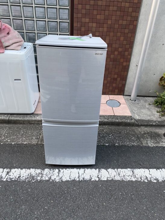 【豊島区】SHARPの単身用の冷蔵庫と洗濯機を無料でお引き取り致しました。