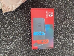 Nintendo Switch(ニンテンドースイッチ)本体 ネオンブルー/ネオンレッド