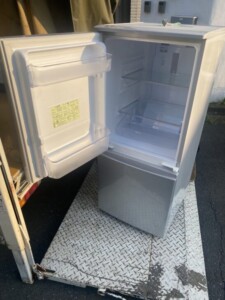 SHARP(シャープ)137L 2ドア冷蔵庫 SJ-D14D-S 2018年製