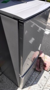 SHARP(シャープ)137L 2ドア冷蔵庫 SJ-D17E-S 2019年製