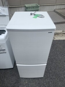 SHARP(シャープ) 137L 2ドア冷蔵庫 SJ-D14D 2018年製