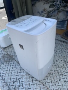 SHARP(シャープ) 加熱気化式加湿器 HV-H75-W 2019年製