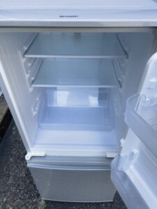 SHARP(シャープ)137L 2ドア冷蔵庫 SJ-D14C-S 2017年製