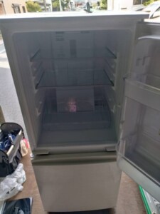 SHARP(シャープ)137L 2ドア冷蔵庫 SJ-D14D-W 2018年製