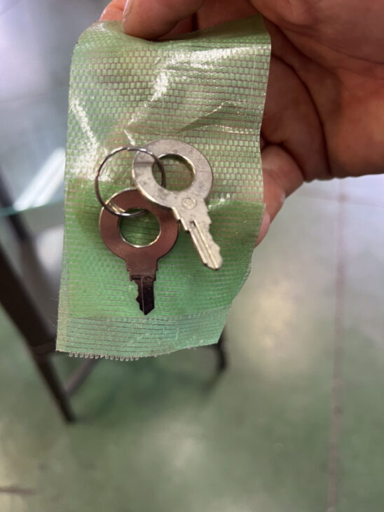 千代田区へ出張】鍵付きガラスキャビネットを 出張査定 し 無料引取