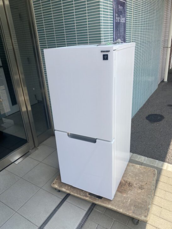 東京都渋谷区へ SHARP（シャープ）152L 2ドア冷蔵庫 SJ-GD15H-W 2022年
