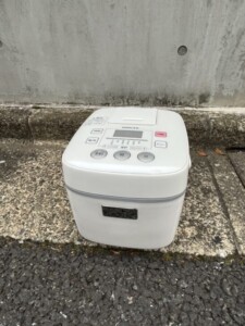 YAMAZEN(山善)マイコン炊飯ジャー YJC-300(W)2020年製