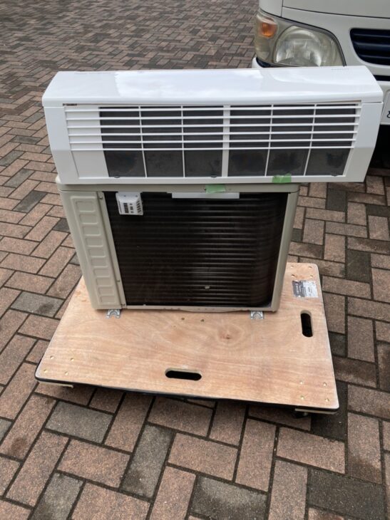 ②HITACHI 2.2kwエアコン RAS-D22KBK 2020年製