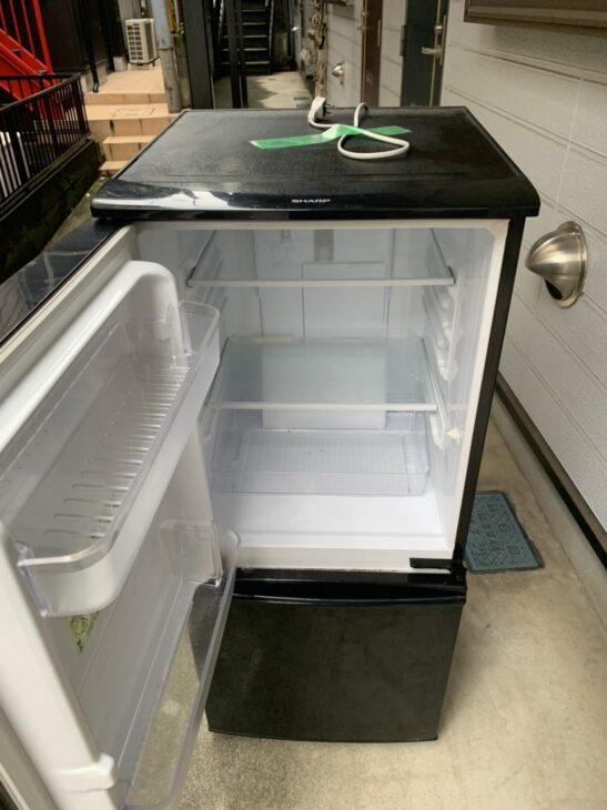 東芝 洗濯機】【シャープ 冷蔵庫】どちらも単身向けサイズの家電製品を