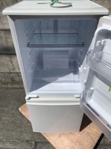 SHARP(シャープ)137L 2ドア冷蔵庫 SJ-D14E-W 2019年製