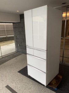 MITSUBISHI(三菱)600L 6ドア冷蔵庫 MR-WX60E-W 2019年製