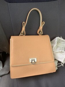 Salvatore Ferragamo(フェラガモ)レディース ハンドバック