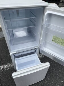 SHARP(シャープ)137L 2ドア冷蔵庫 SJ-D14F-W 2020年製