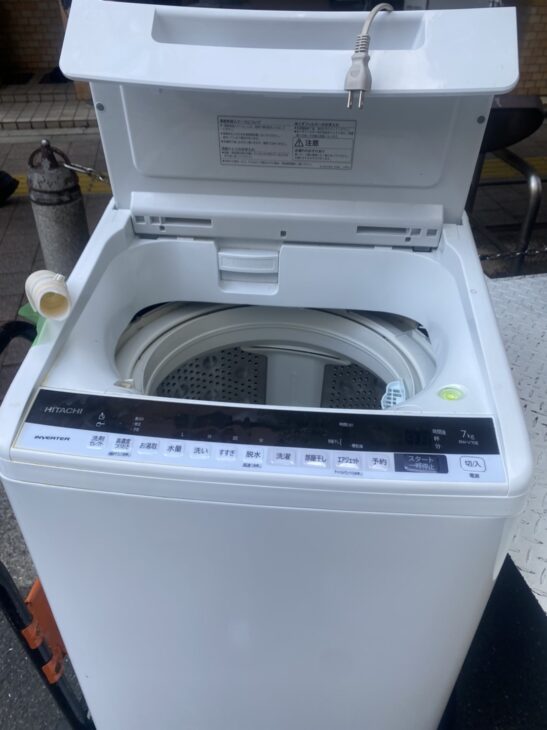 アルミス 衣類乾燥機 MOCO2 ASD-2.5TPと日立 全自動電気洗濯機 BW-V70E