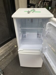 SHARP(シャープ)137L 2ドア冷蔵庫 SJ-D14F-W 2020年製