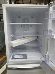 MITSUBISHI(三菱)335L 3ドア冷蔵庫 MR-C34D-W 2019年製