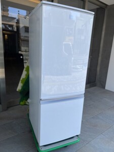 SHARP(シャープ)167L 2ドア冷蔵庫 SJ-17E7-KW 2019年製